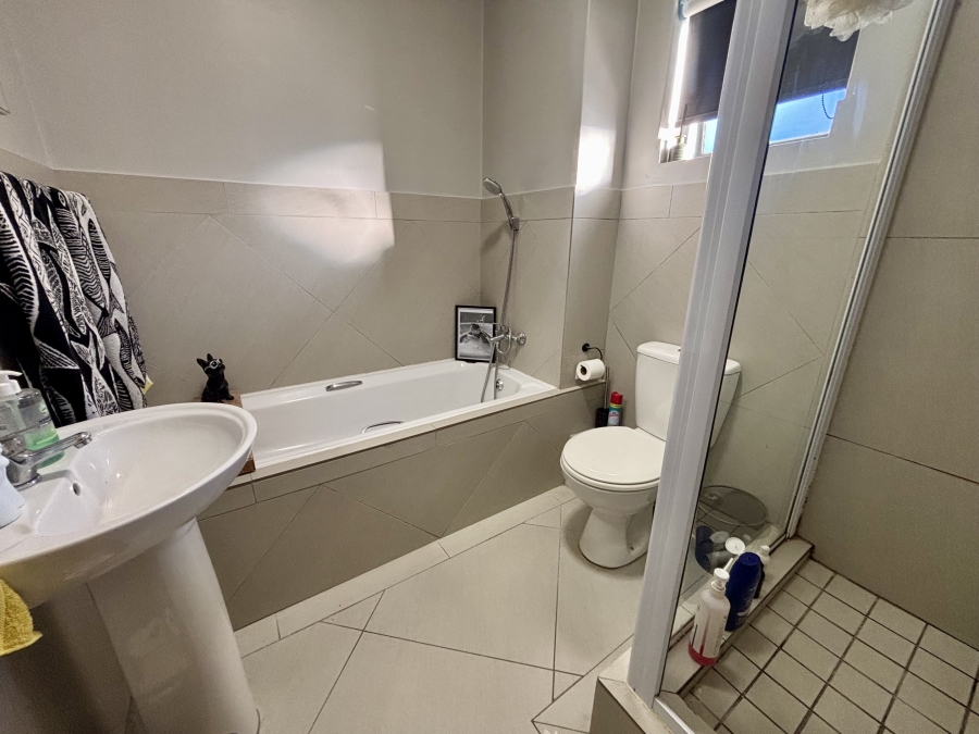 To Let 2 Bedroom Property for Rent in Buh Rein Estate Western Cape